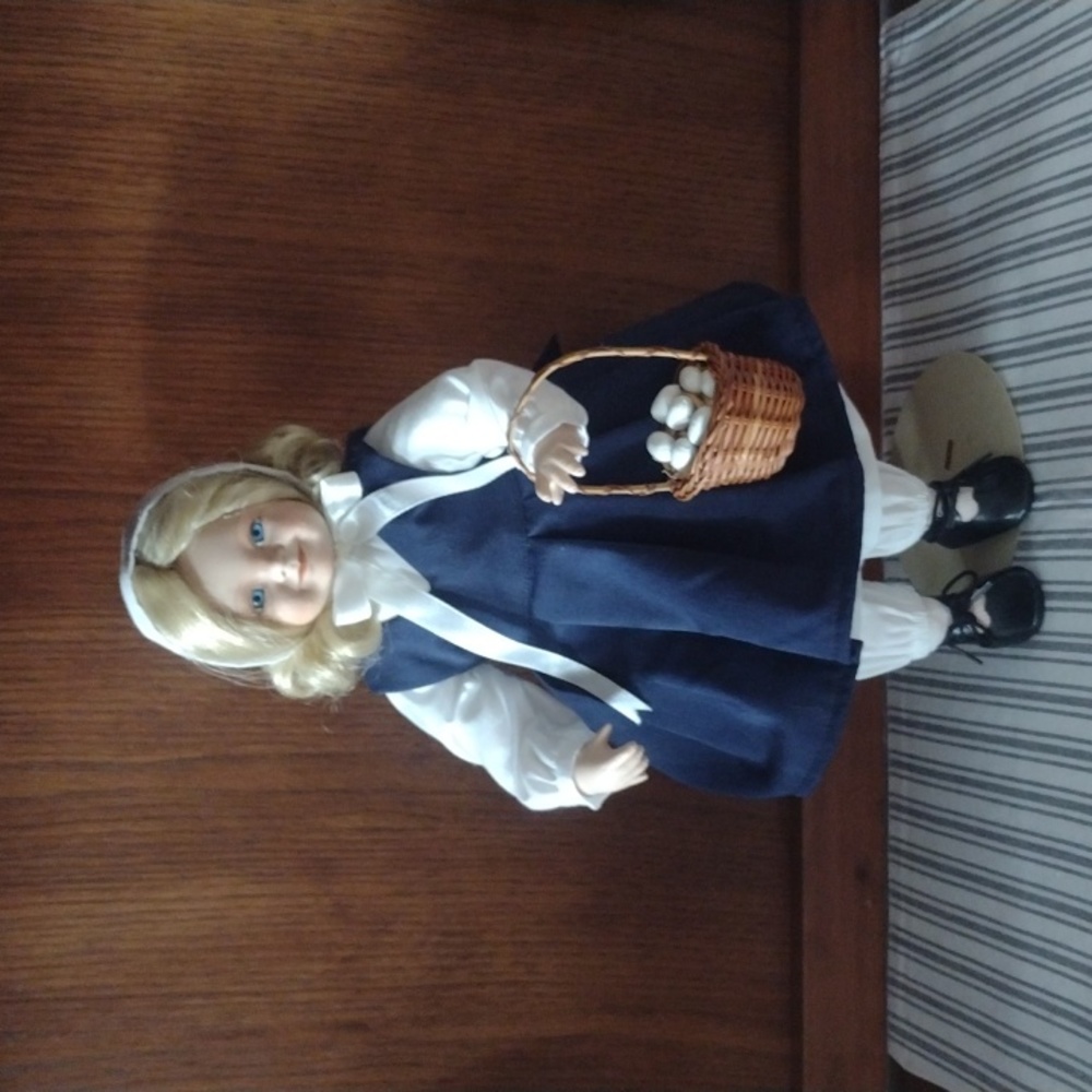 Seymour Mann "Charity" Blonde Blue Eyed Porcelain Amish Collectable Doll (b520)